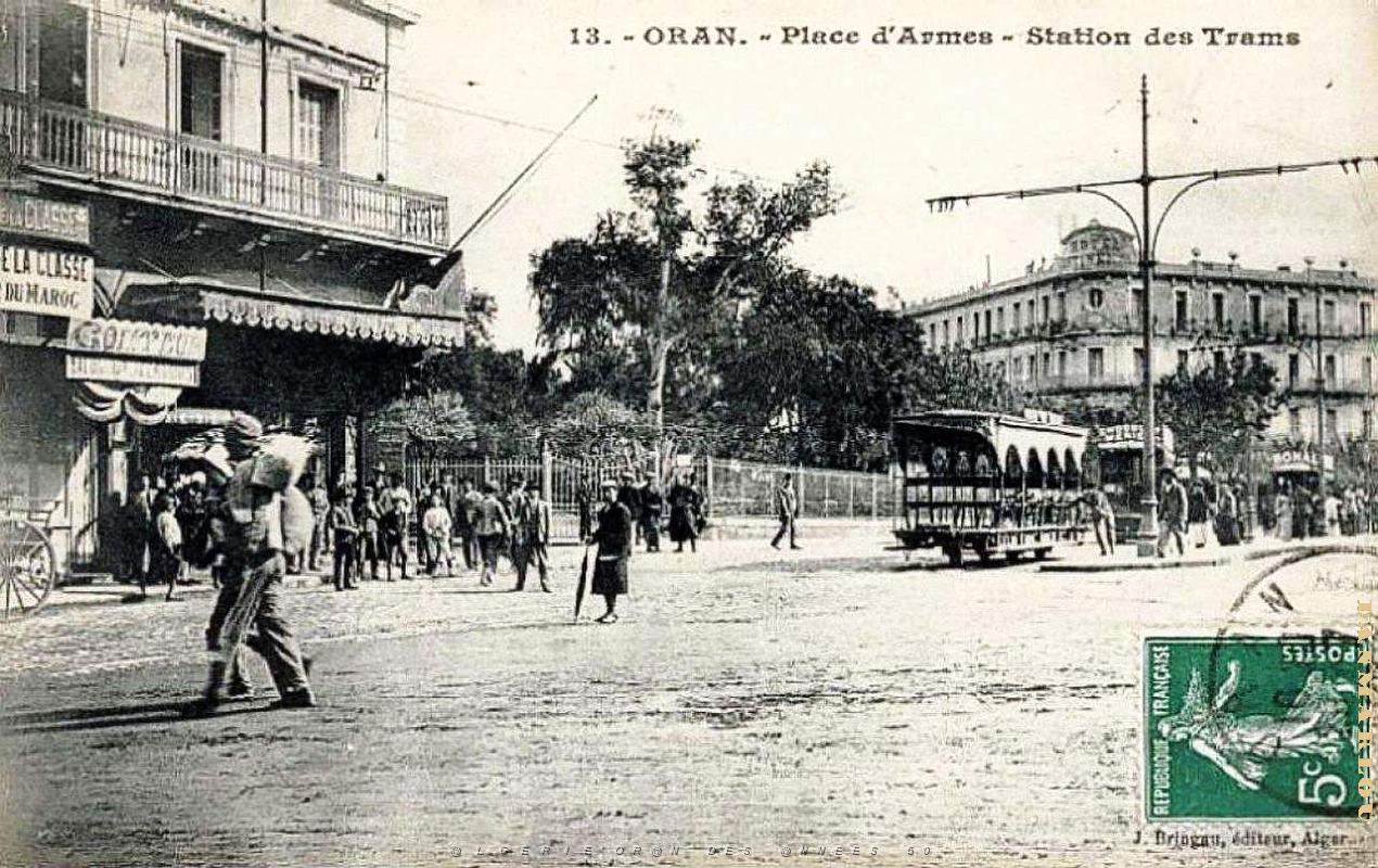 PA c- 002- Place d'Armes- trams et autobus.jpg